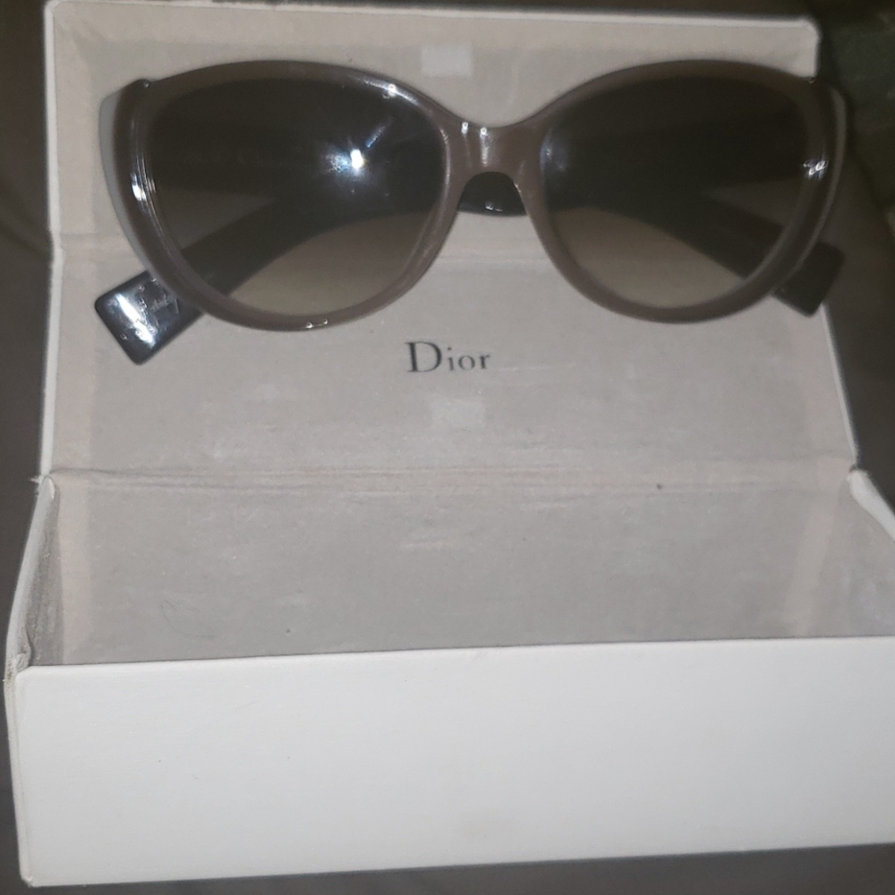 Christian Dior Sunglasses - Picture 4 of 4